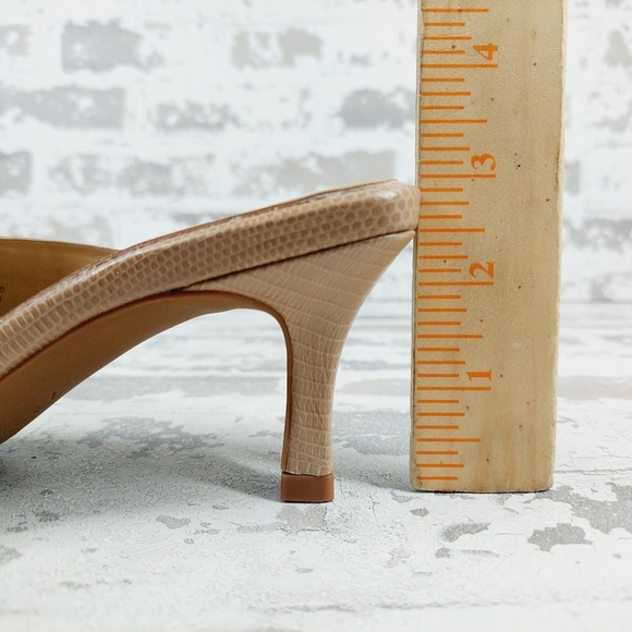 Elegant Tan Heeled Mules - Picture 9 of 12